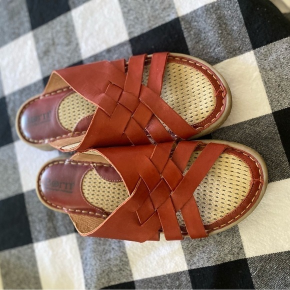 BORN Ladies 7 slip on leather sandas - Picture 3 of 6